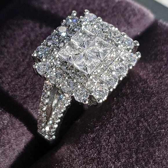 Silver Square Shape Ring - Picture 4 of 5